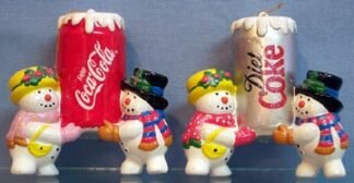 Coca-Cola Snow Couple - hold red Coca Cola can